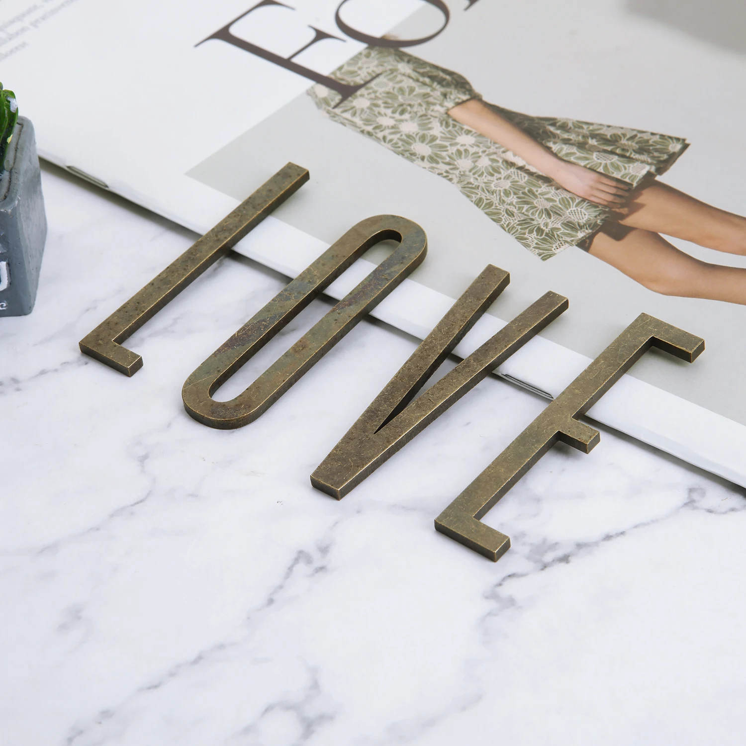 Selbstklebende Hausnummern aus Bronze, englische Alphabetbuchstaben aus Metall für Wohnung, Zimmer, Türschild, Tisch, Briefkasten, Nummernaufkleber, 7 cm – Detail 3