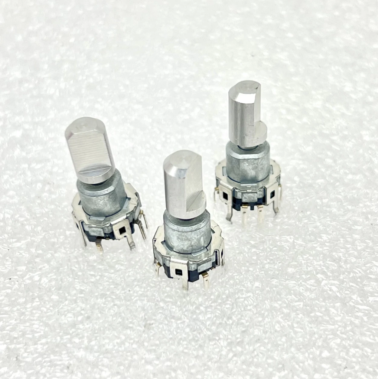 

3 PCS Japan ALPS EC09E152440V Circular encoder with switch 30 positioning 15 pulse shaft length 15MM
