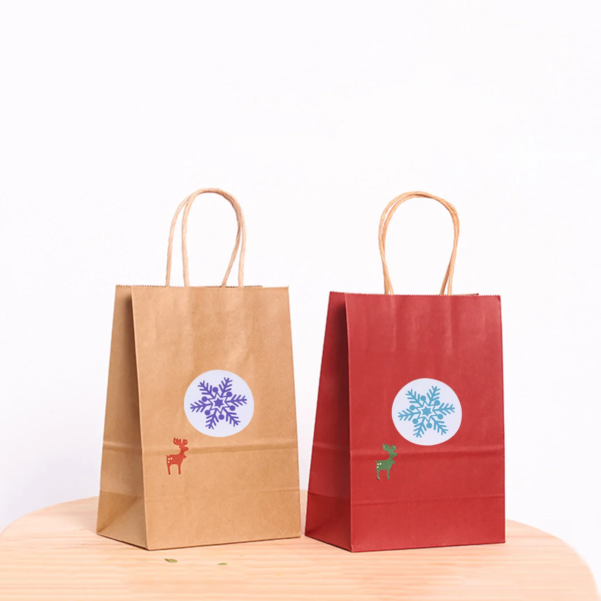 

2 Roll Snowflake Stickers Paper Paste Decal Sealing Christmas Tags Three-dimensional