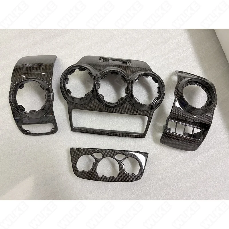 

Комплект накладок на дефлекторы приборной панели из карбона для F430