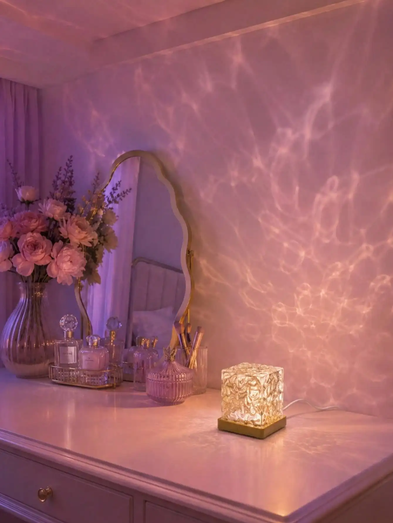 Multifunctional Water Wave Projection LED Desk Lamp With Remote Control, 16 Adjustable RGB Lighting Modes. Peaceful Relaxing Wave Glow Creates Cozy Bedroom Atmosphere, A Practical Exquisite Holiday Gift For Family Members And Close Friends