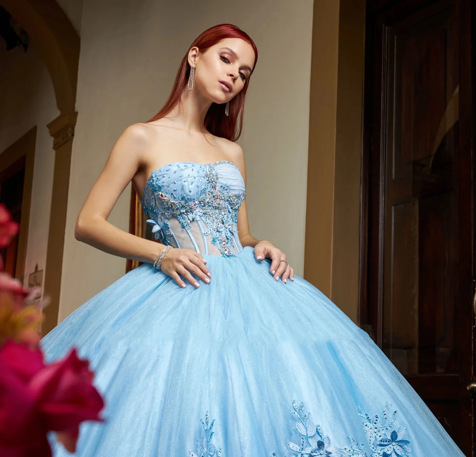 فساتين Quinceanera باللون الأزرق السماوي ثوب حفلة بكتف واحد من التل مزين بالخرز منتفخ المكسيكي الحلو 16 فساتين 15 Anos مخصصة