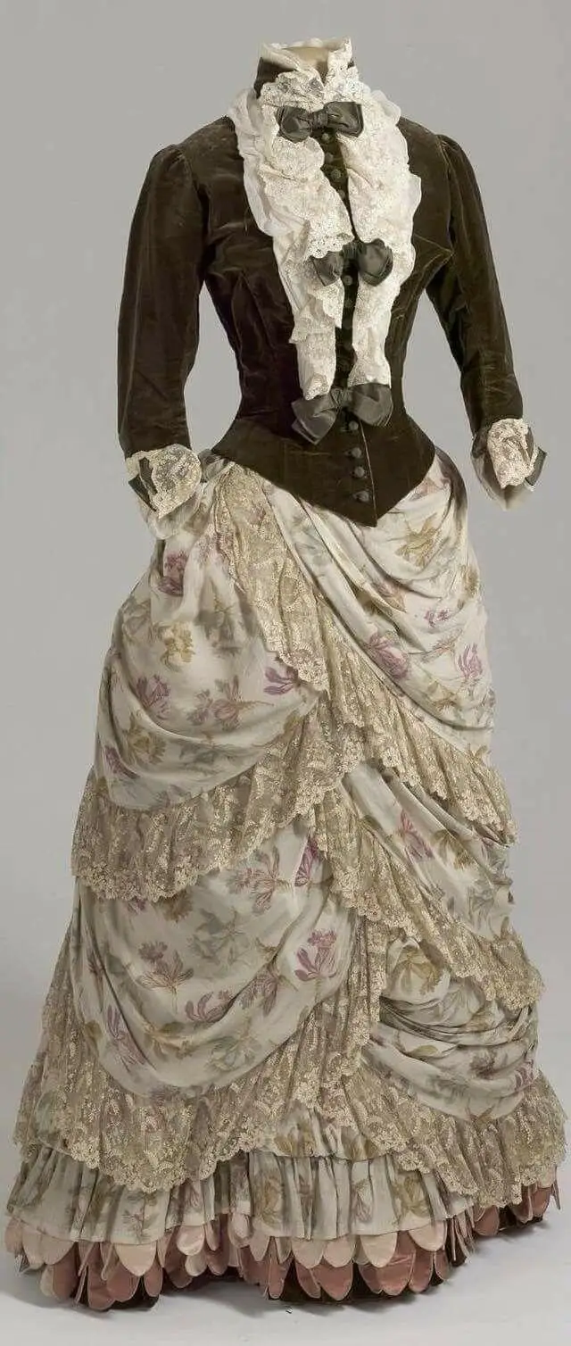 فستان دانتيل على الطراز القوطي الفيكتوري الإدواردي من القرن الثامن عشر، زي الدوقة ذهبي العمر، زي المسرح التاريخي