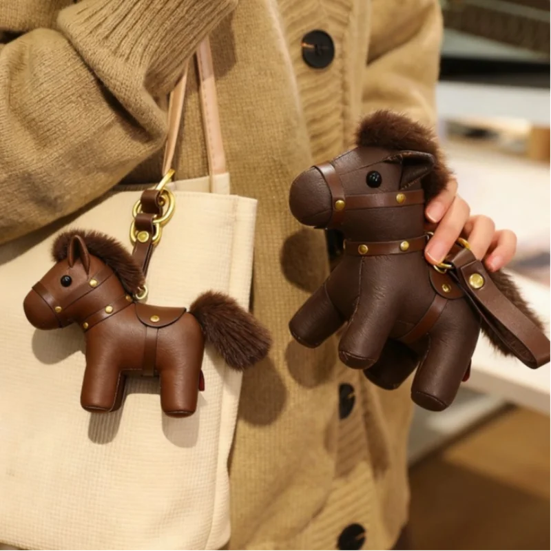 

Cute Soft Pony Pendant Christmas Gift New Year Mascot 3D Pu Leather Keychain Animal Simulation Couple Keychain Hot Pendant 13cm