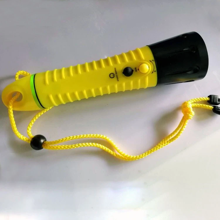 Double switch with lock, strong light diving flashlight self-seeking 1000LM long battery life free diving
