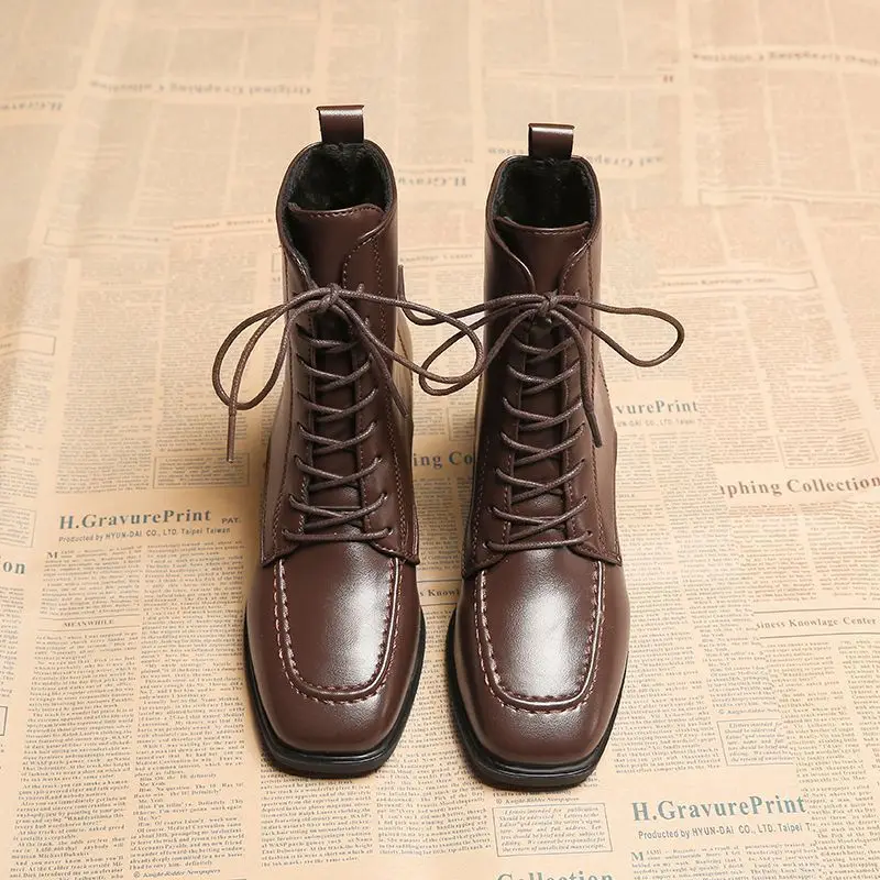 الجوارب البني ريترو ستايل مبطنة بالصوف المرأة حذاء من الجلد دافئ ساحة تو حجم كبير Y2k الاتجاه 2025 جديد روك الإناث أحذية قصيرة #5