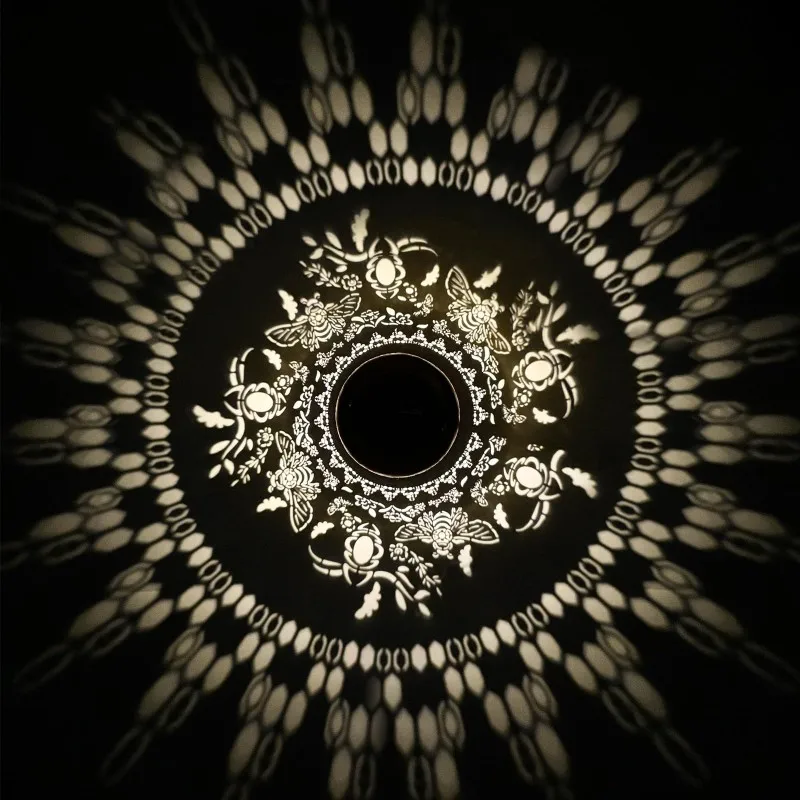 Bee Solar lentera luar ruangan gantung tahan air lebah dekorasi taman ibu nenek Ironwork Hollow logam Solar lampu dekorasi