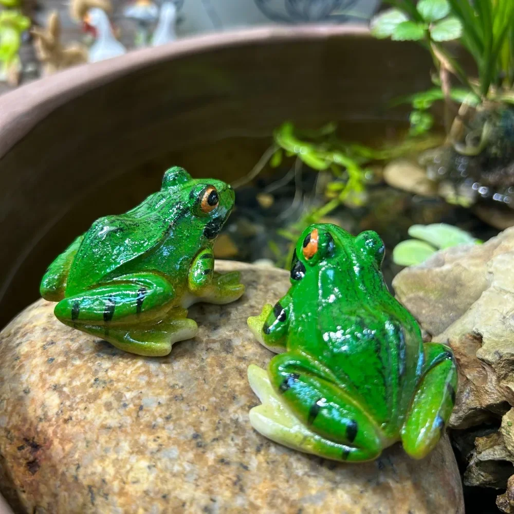 樹脂製のカエルの形をした装飾品,水タンク,水槽,ウォーターディスペンサー,プール,風景デザイン,水中,手工芸品