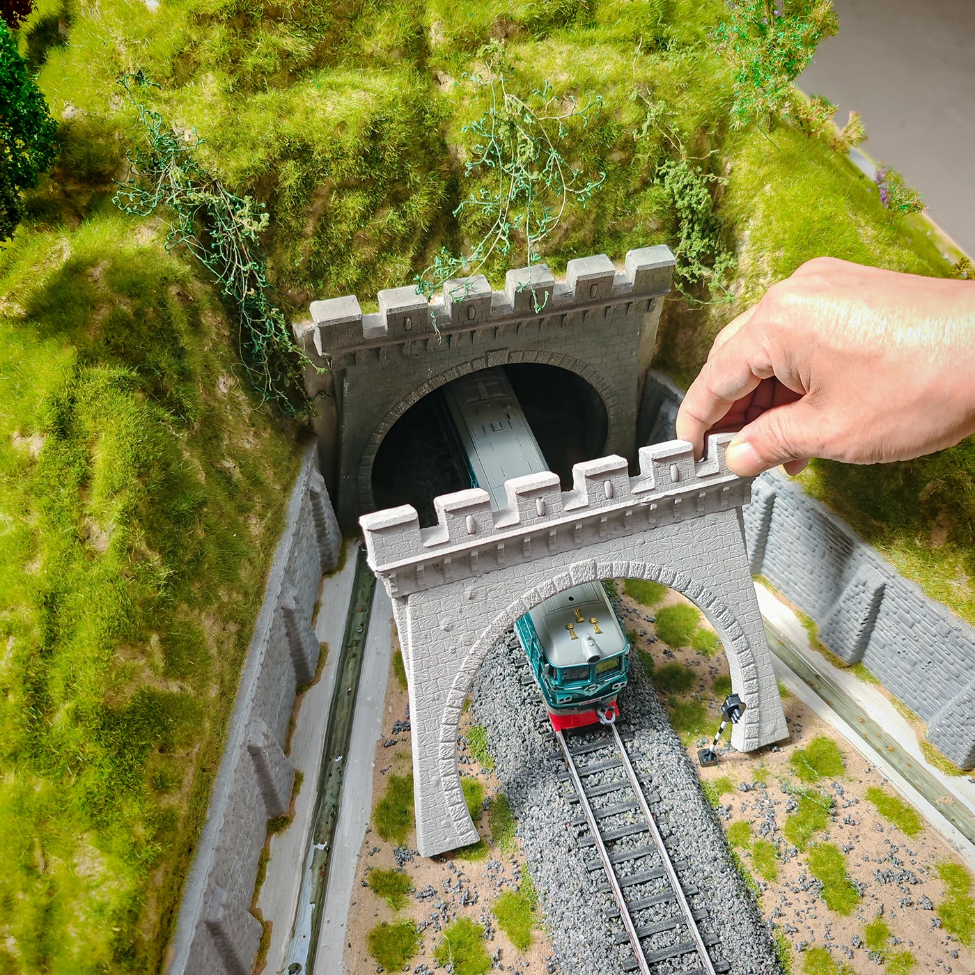 Modellbausatz für den Eingang eines Zugtunnels im Maßstab 1:87 für DIY-Eisenbahn-Schienenlandschaftszubehör, 1 Stück