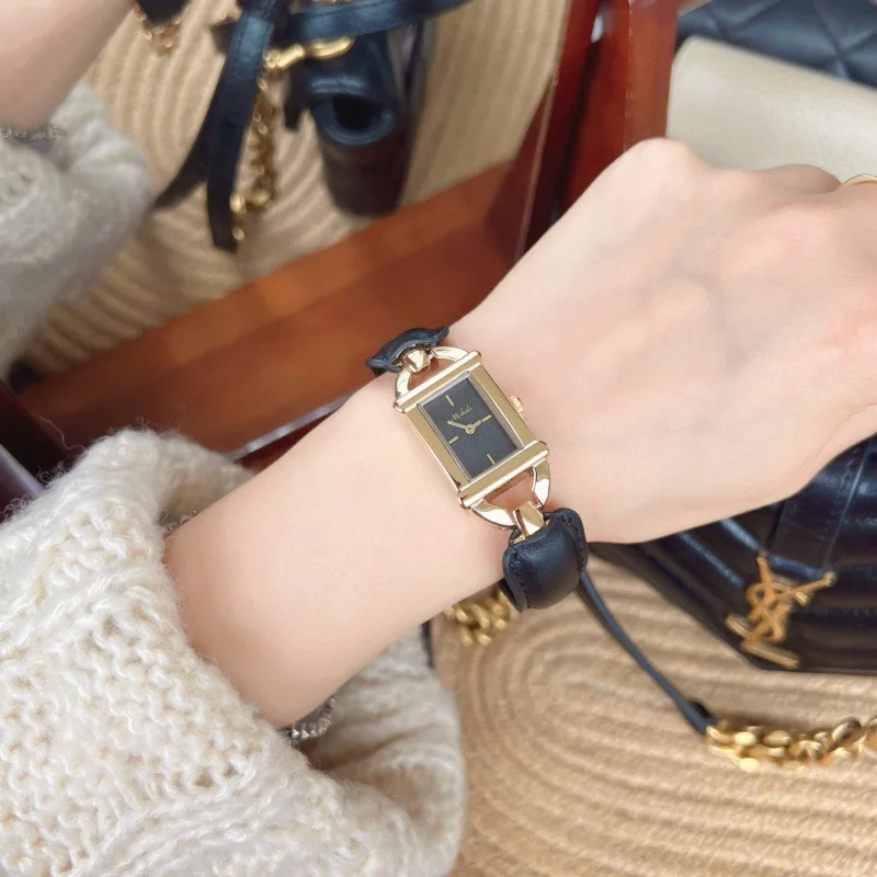Temperament Classic Steel Chain Leather Strap Quartz Watch for Women's Girl Student Gift Women's Accessories