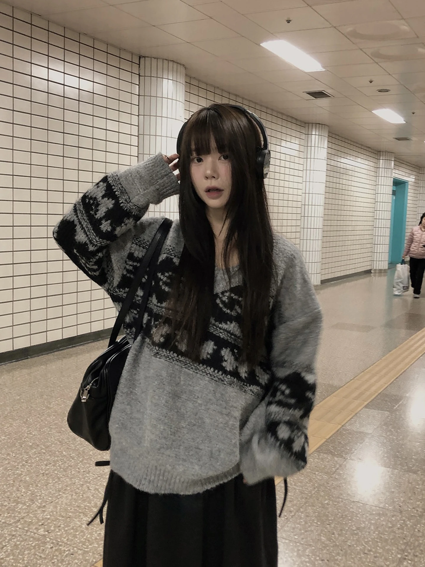 

Женский свободный вязаный свитер с v-образным вырезом, цветная блузка с цветочным узором, зимний новый пуловер в стиле ретро, всесезонный свитер