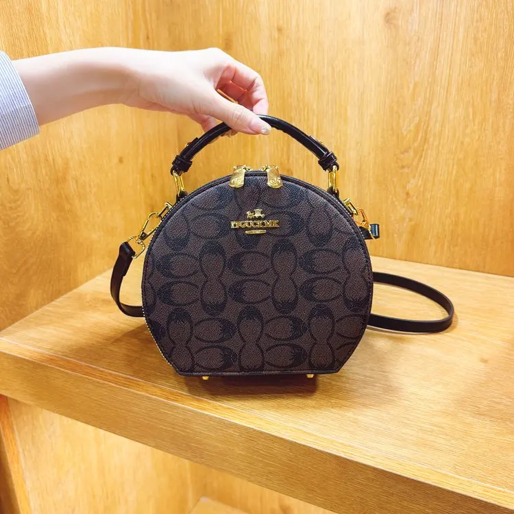 

Роскошная компактная дизайнерская сумка для подгузников для женщин, модная вместительная сумка-тоут, элегантная кожаная сумка через плечо, стильная сумка-кроссбоди.