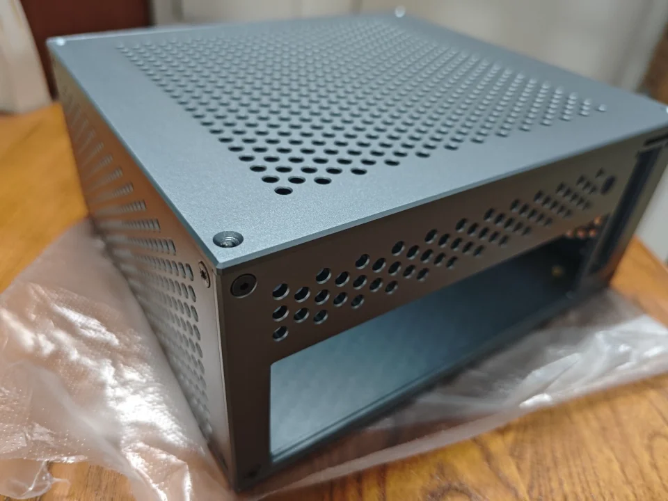 UG-D1 Mini ITX Case with DC-ATX Power, Half Height GPU Support, Aluminum Chassis for Soft Router