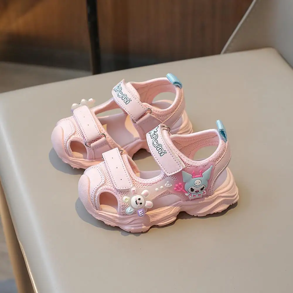 

Sanrio Kuromi/Новые детские сандалии для девочек, модные противоскользящие пляжные сандалии Baotou, повседневная удобная детская обувь на мягкой подошве