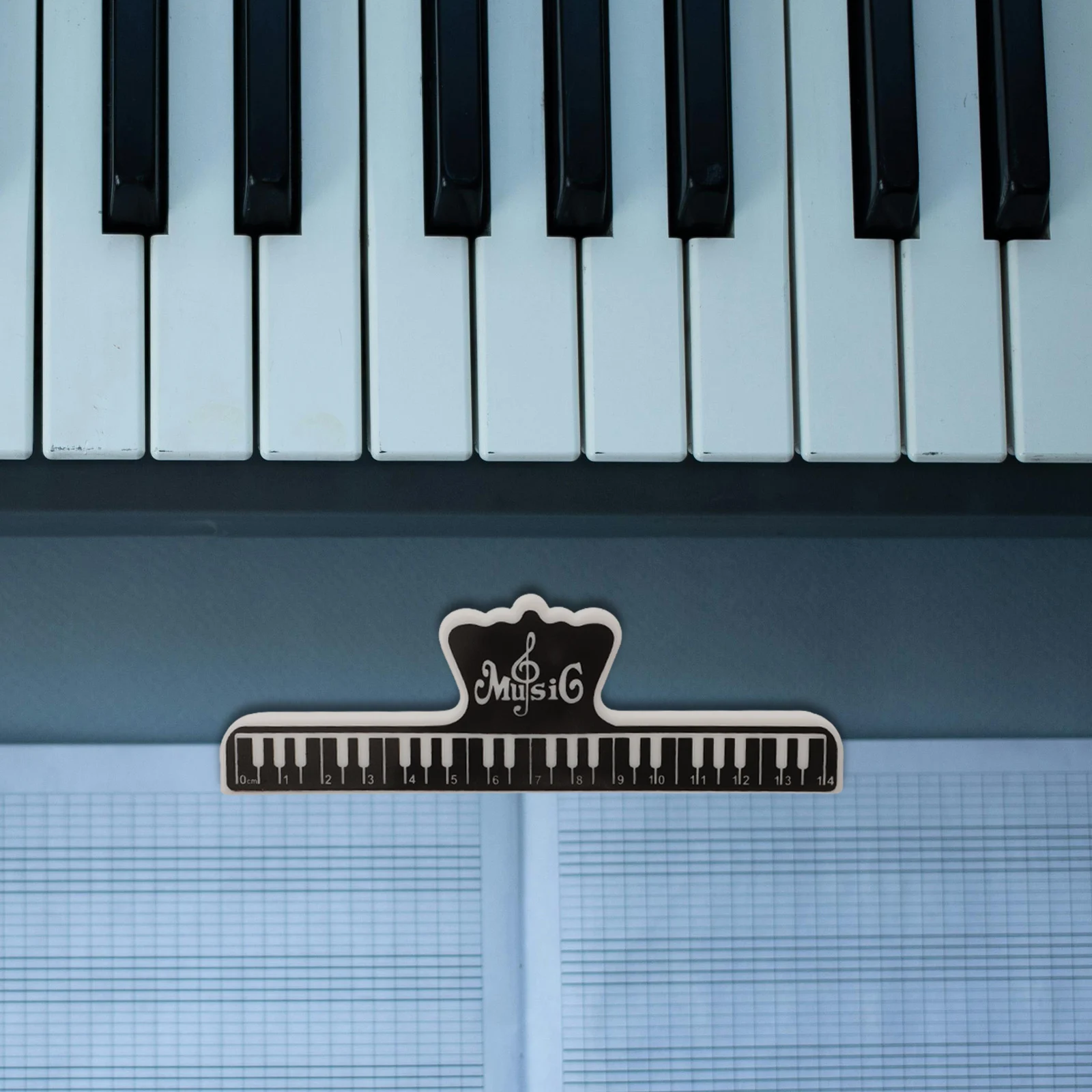 

5Pcs Sheet Music Holder Clip Durable Lightweight Portable Strong Grip ABS Music Page Holder for Piano Violin Score