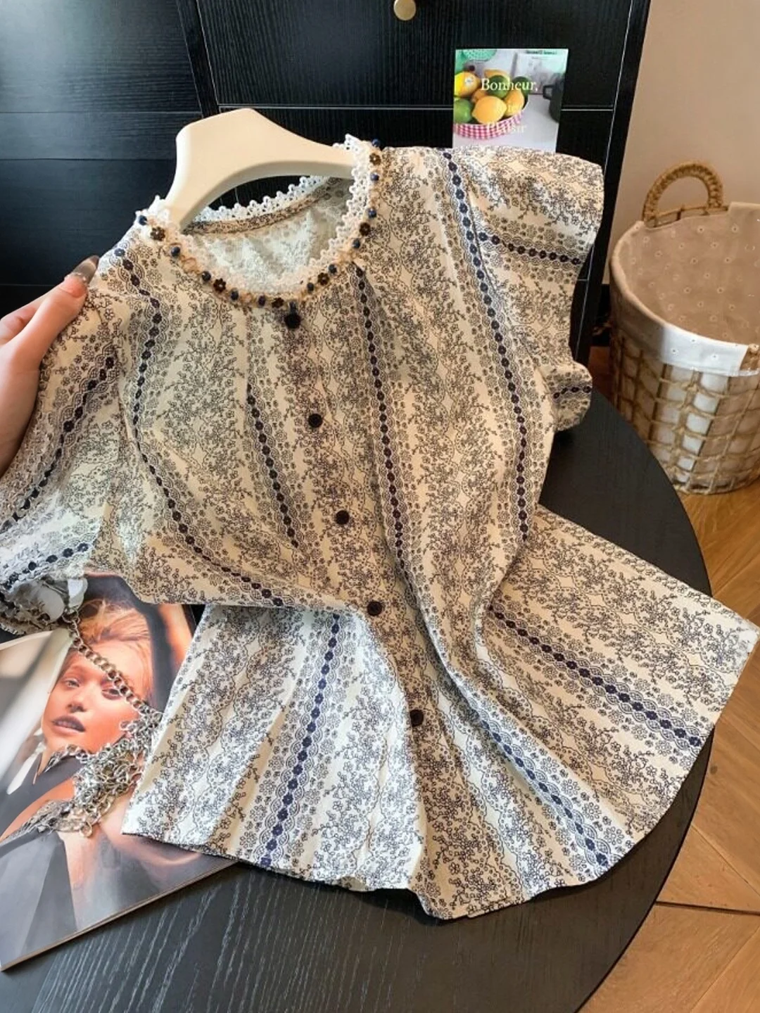 

Retro Style Floral Print Ruffle Sleeve round Neck Shirt Women Summer New Fashion Trendy Lace Trim French Style Loose Fit Top