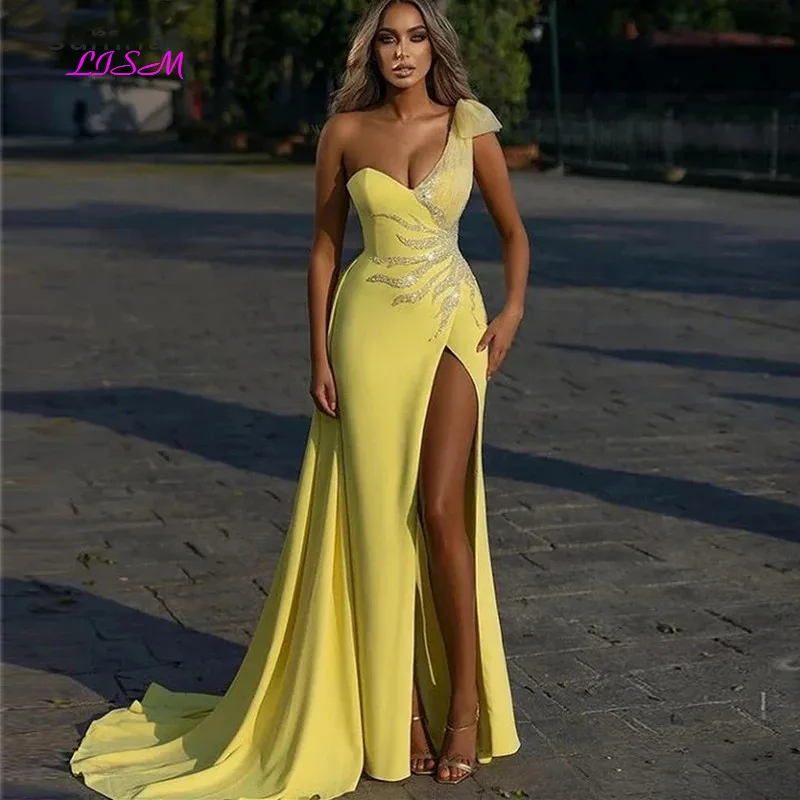 Elegant Yellow Stretch Satin Prom Dresses With Detachable Overskirt One-Shoulder Applique Side Slit Long Evening Gowns