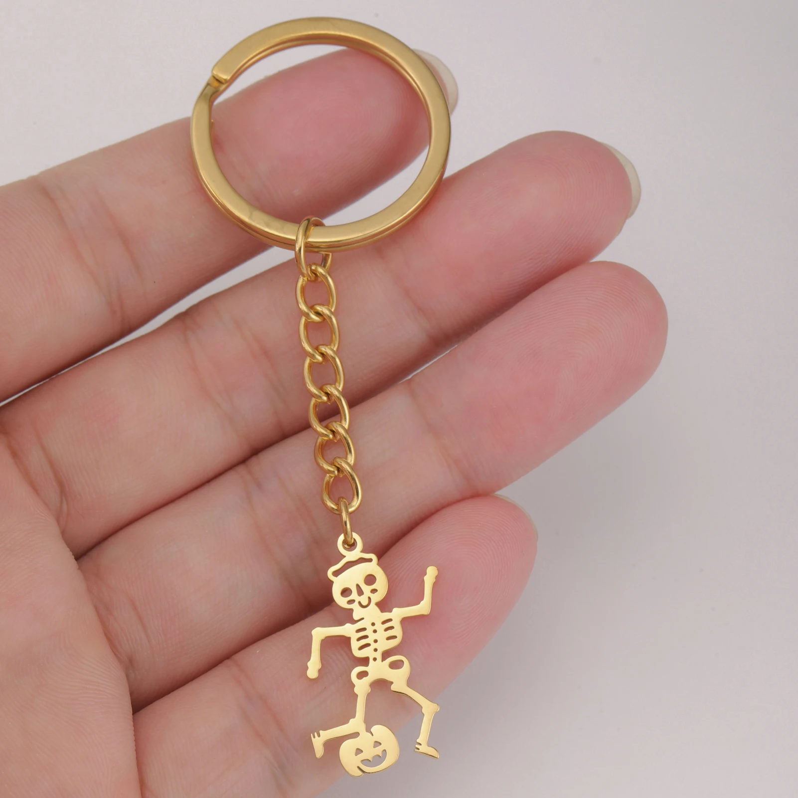 

Amaxer Skeleton Man and Pumpkin Pendant Stainless Steel Keychain For Man Kids Punk Jewelry Halloween Gifts