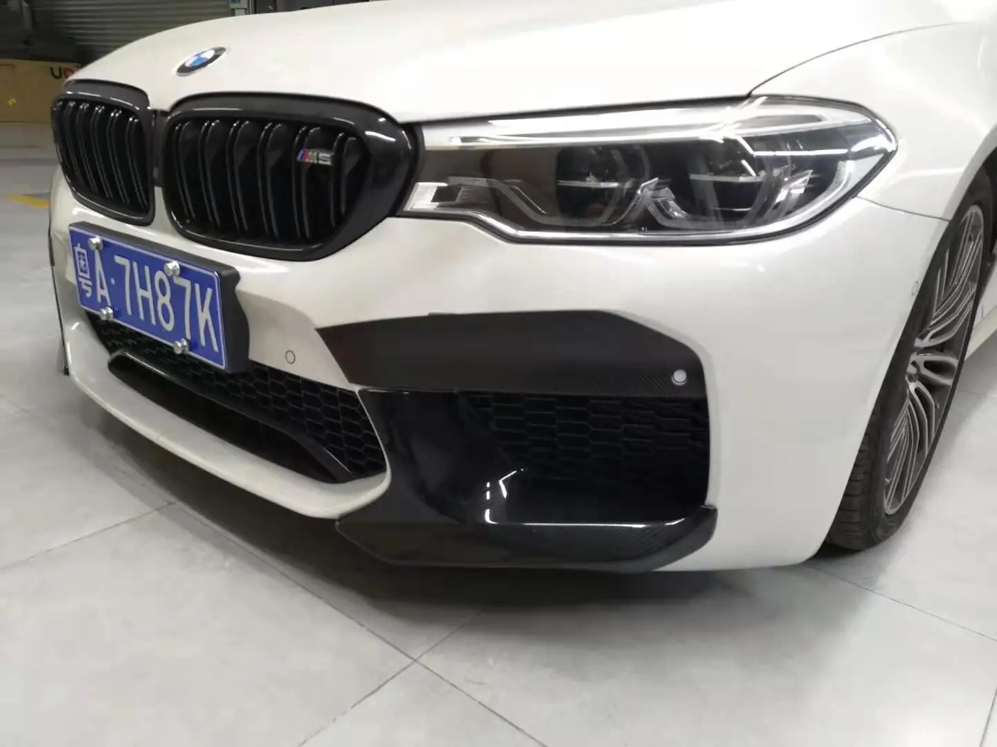 Fit for BMW New M5 F90 Carbon Fiber Front Upper Corner Spoiler Deflector Front Shovel Front Chin