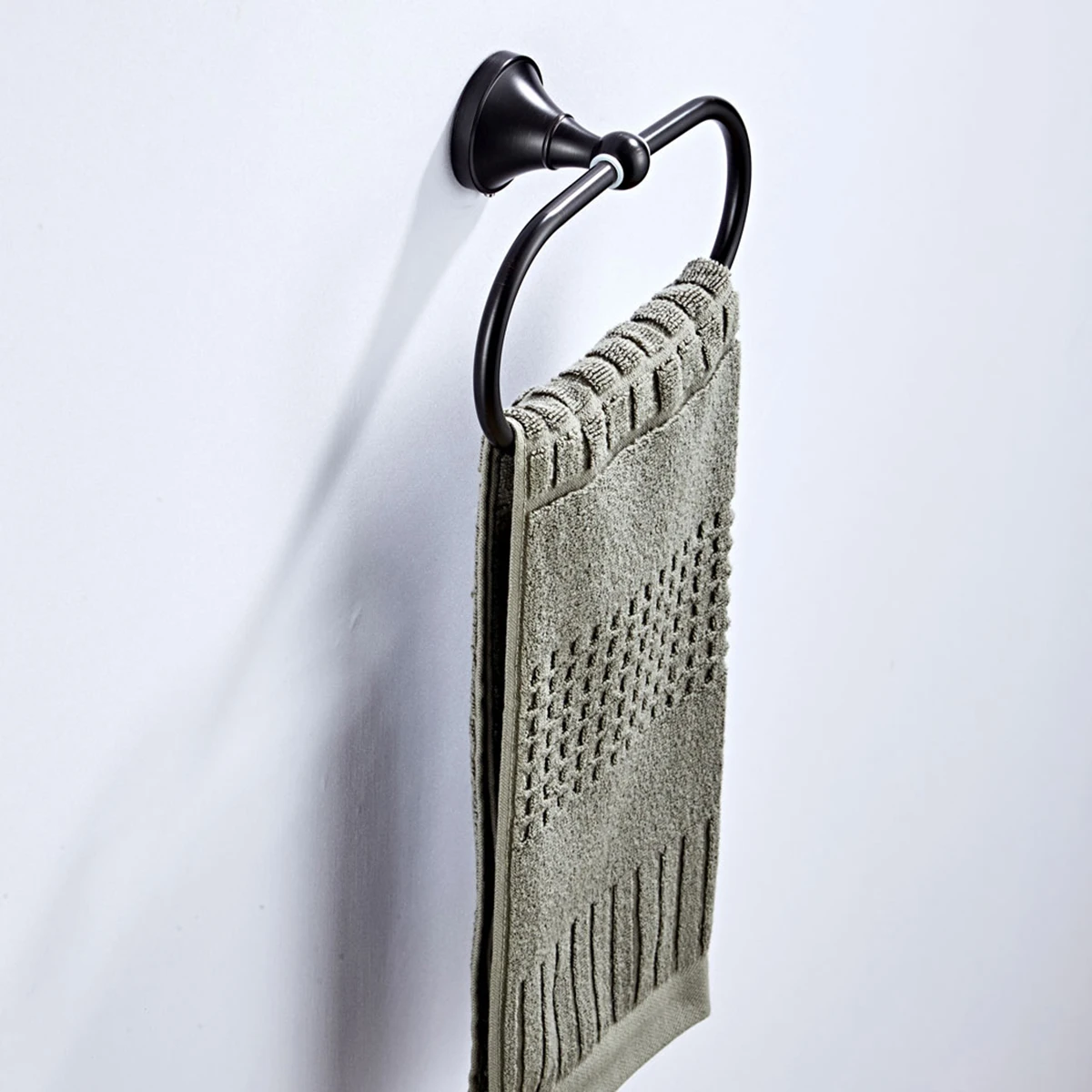

Wall Mount Towel Ring for Bathroom Kitchen Copper Material Rust-Proof Abrasion Resistant Simple Elegant Design