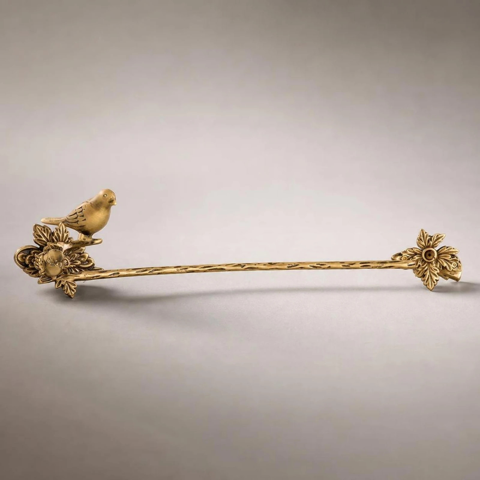 Towel Bar with Bird Motif Vintage-Style Towel Rod with Floral Motif Hardware Sturdy Compact for Bathroom, Powder Room