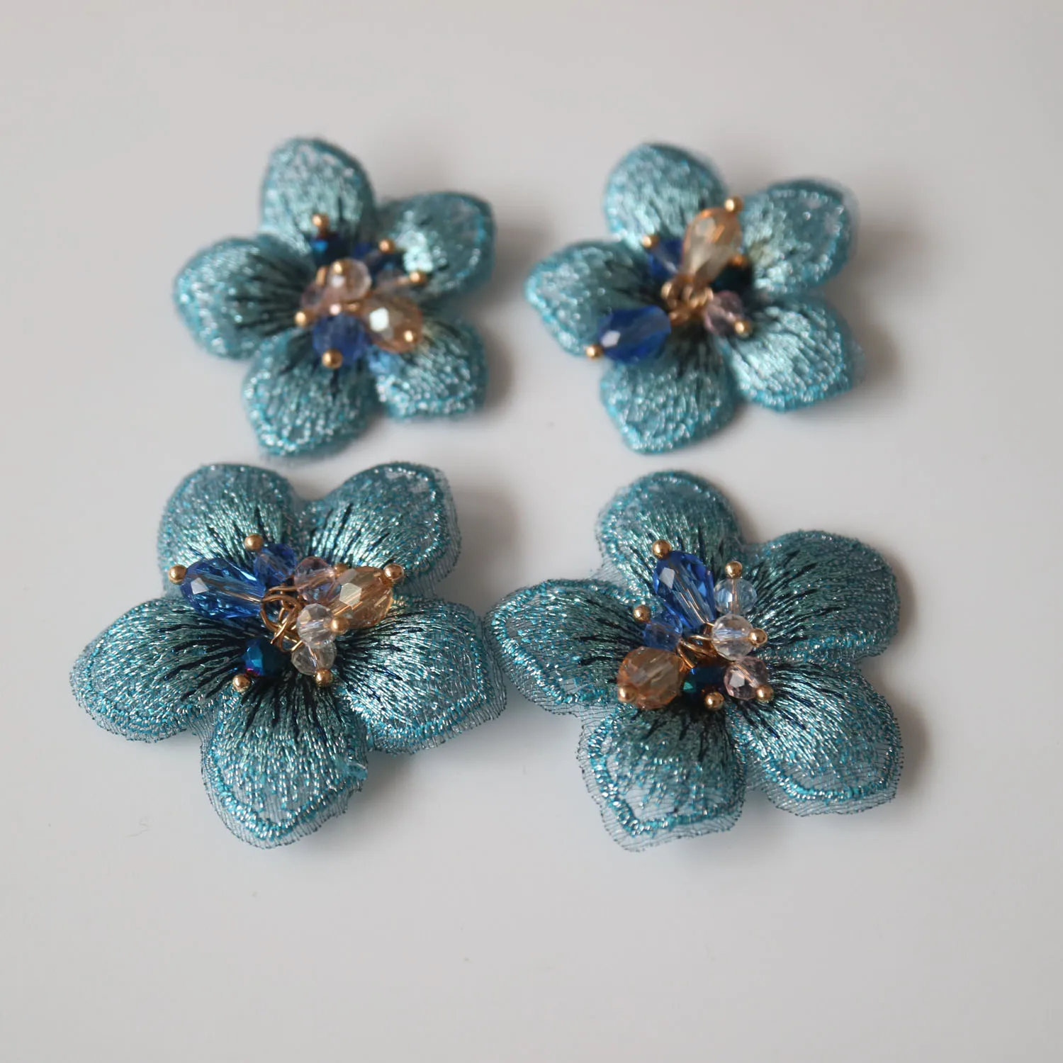 4pcs DIY 3D flower rhinestone beaded Patches for clothing Embroidery lace appliques for bags decorative parches appliques badge