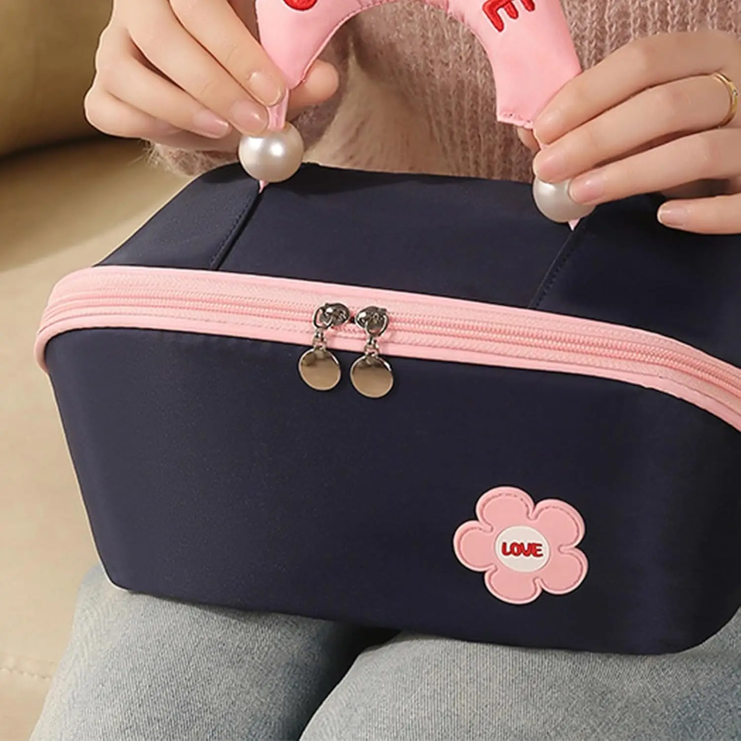 

Multi Functional Toiletry Bag, High-value Cosmetics, Flower Shaped Pillow Bag, Hand-held Travel Portable Bag