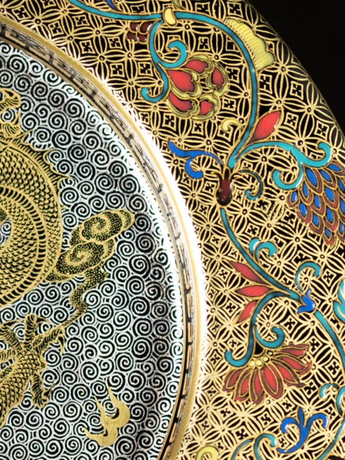 Holy Mountain Jingdezhen High-End Enamel Color Engraved Gold And Silver Dragon Pattern Ashtray Cigar Holder
