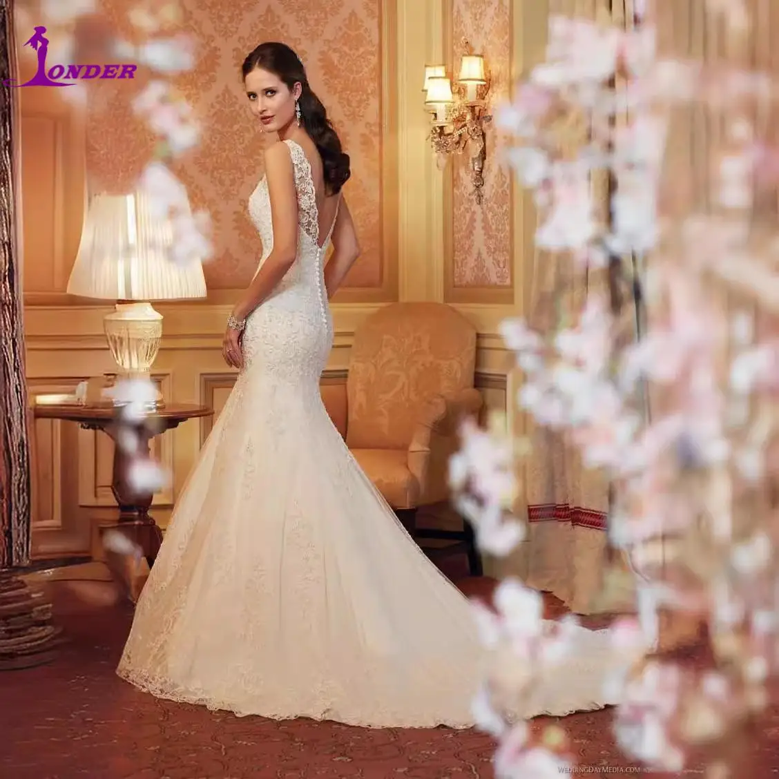 Abito da sposa con lacci a sirena a V profondo personalizzato 2025 con spalle scoperte Abito da sposa sexy con applicazioni in pizzo Abito da sposa estivo L