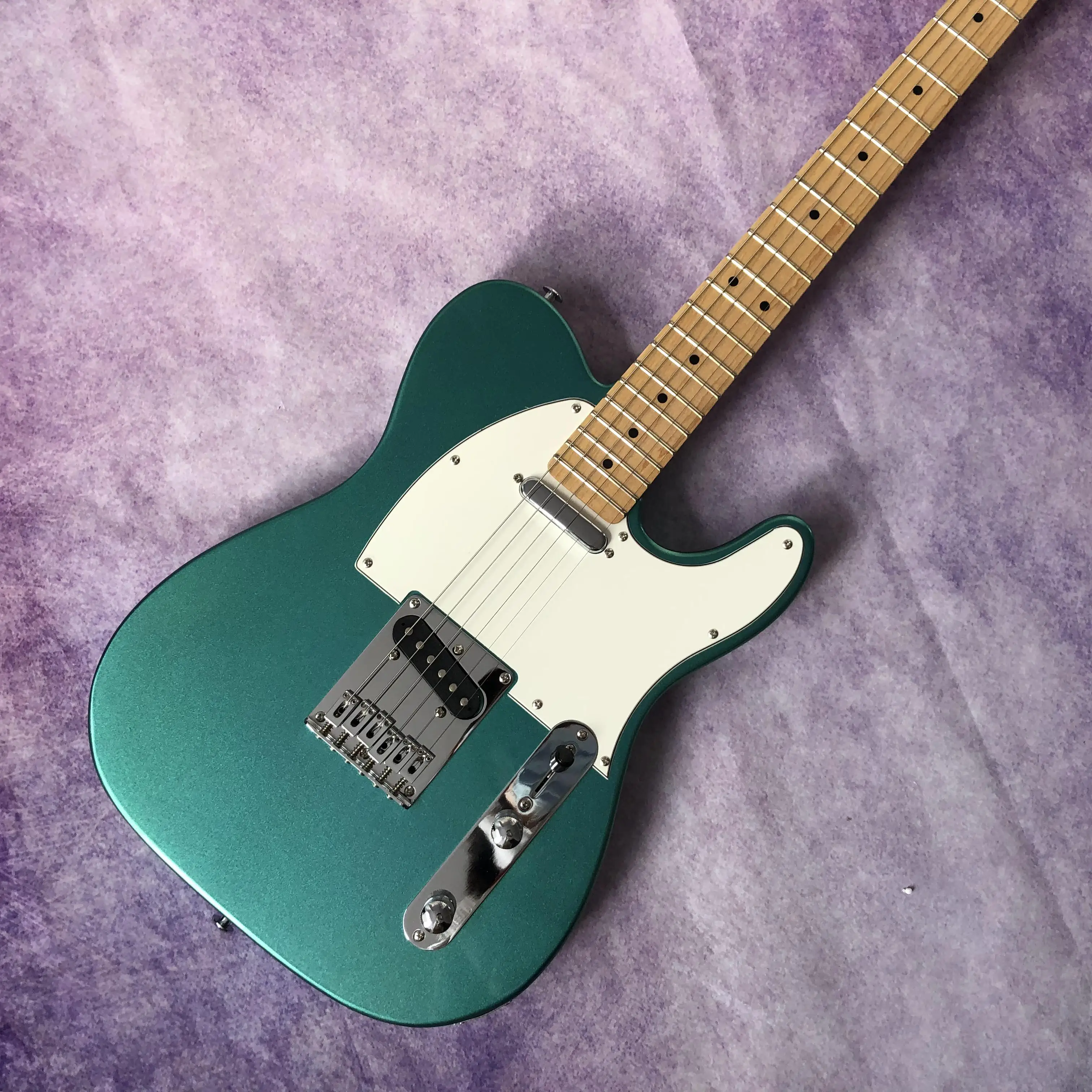 

Green electric guitar, maple fingerboard, rock, alder body, brand new, quality assurance, fast delivery