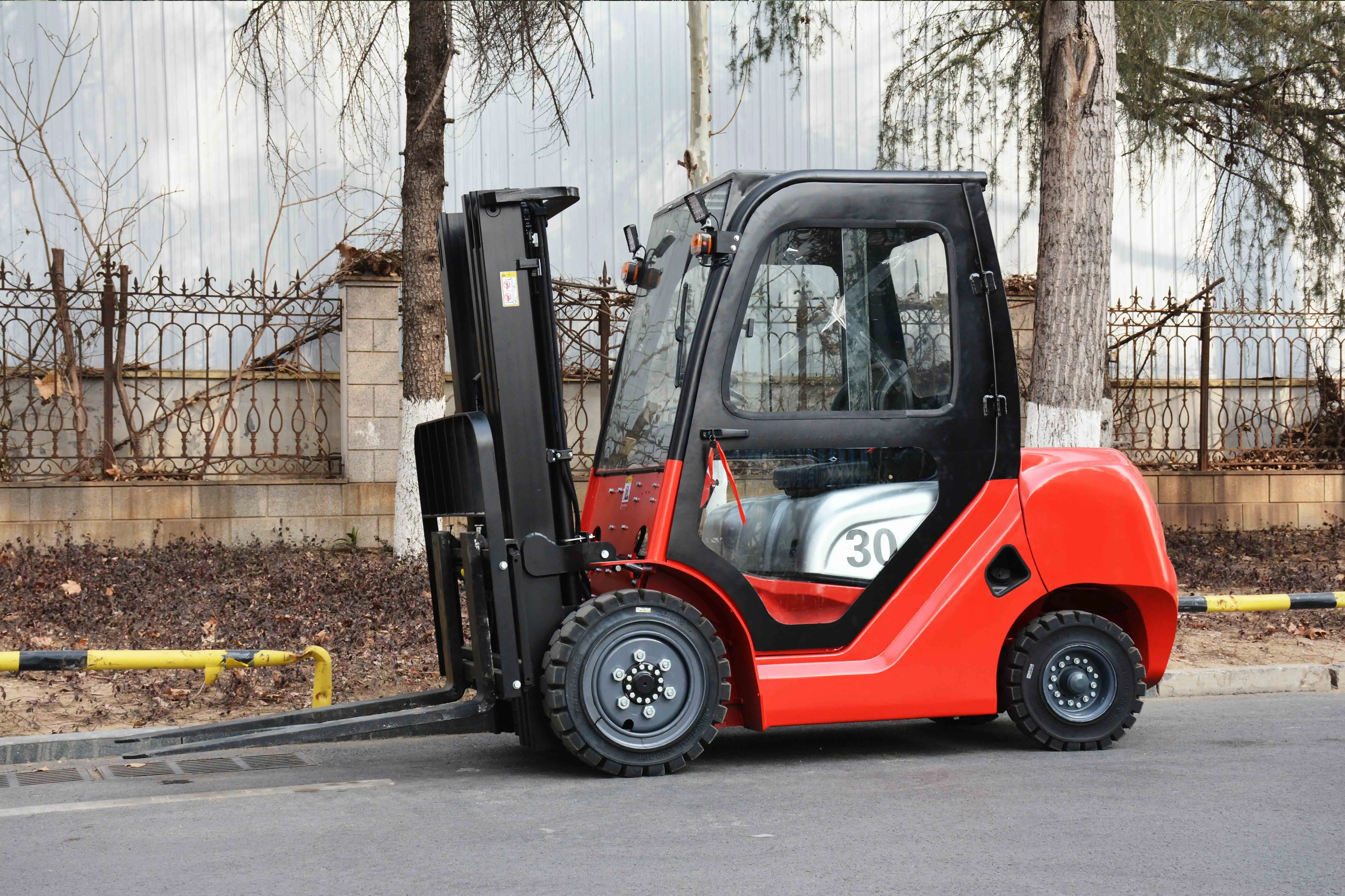 AST Mini carretilla elevadora de combustible, carretilla elevadora de combustible de 3 toneladas, horquillas de combustible para uso para manipulación de fábrica y trabajo de transferencia de carga, personalizado en chino