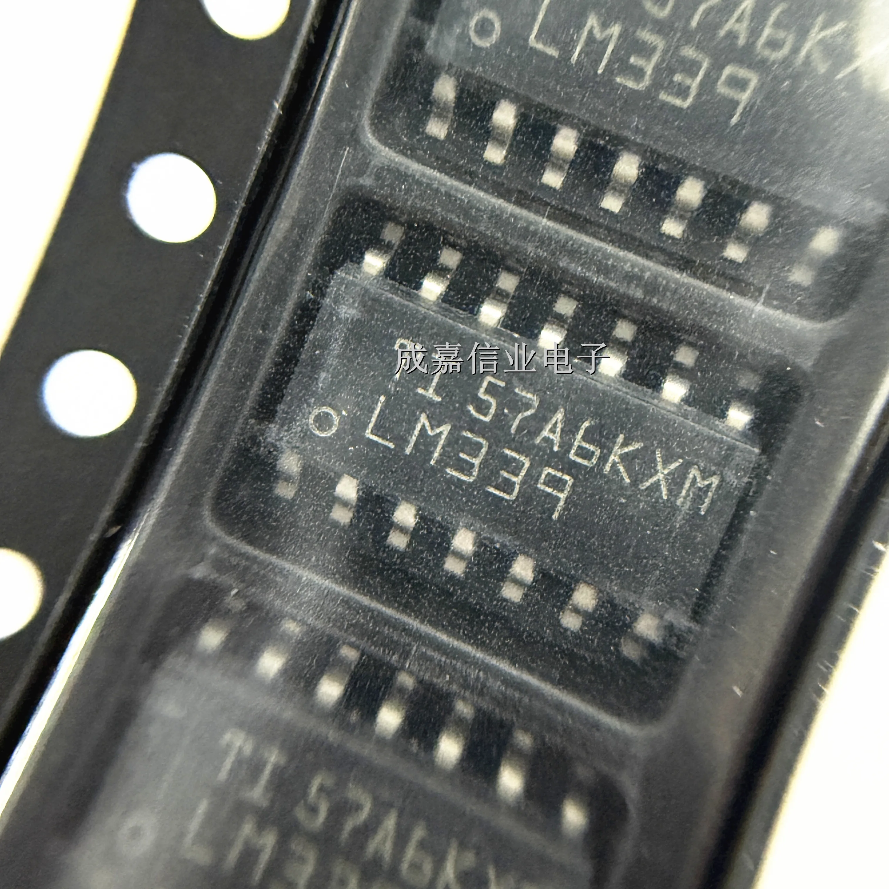 

10pcs/Lot LM339DR SOP-14 LM339 Analog Comparators Quad Differential 4 Channel Operating Temperature:0 C-+ 70 C