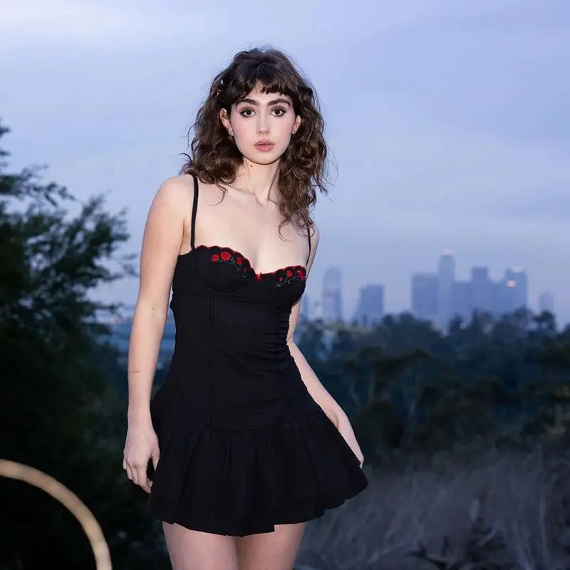 Vestido Feminino com Alças 2026 Primavera Verão Novo Vestido E-Girl Sexy Cami Bordado Cropped A-Line Mini Vestido de Festa