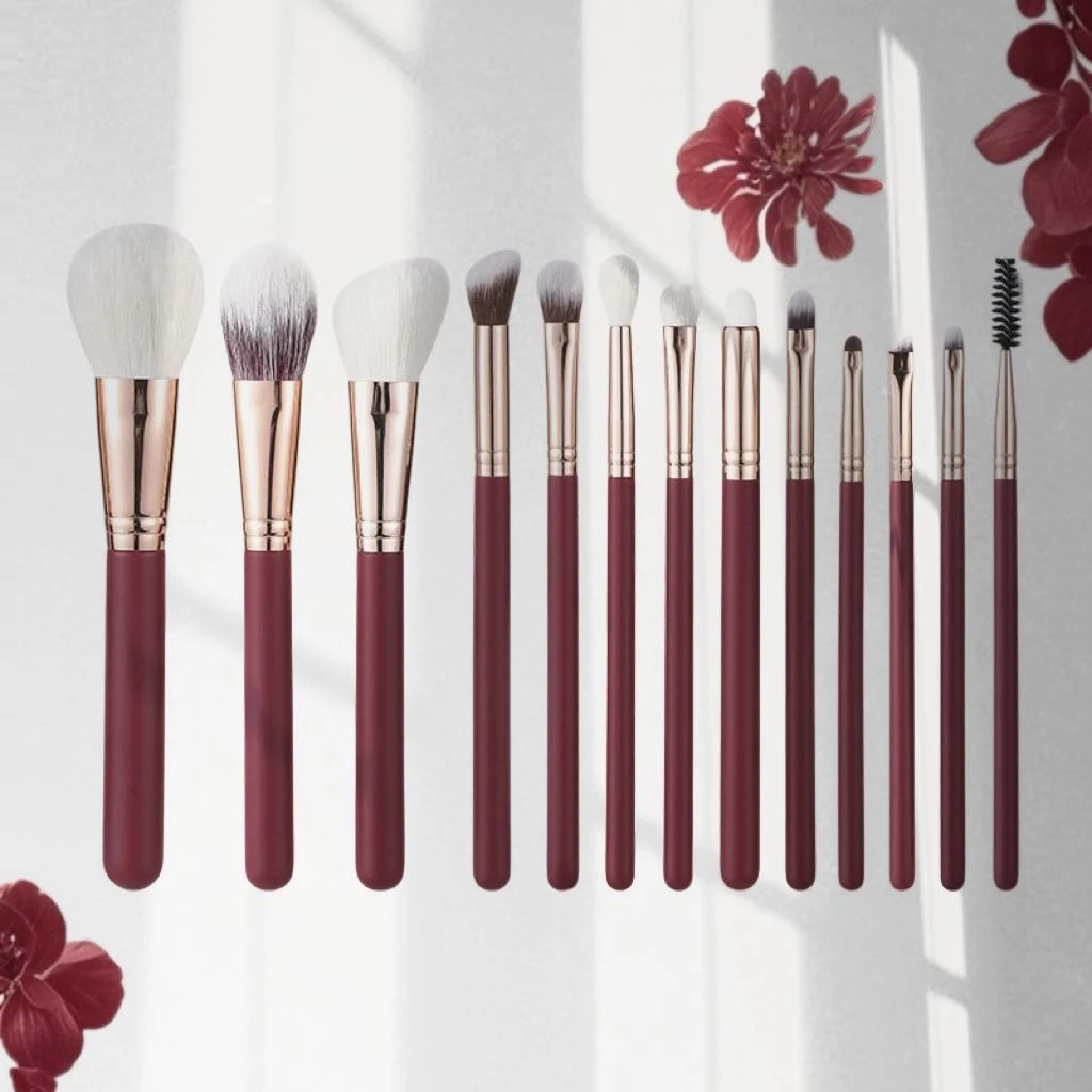 Conjunto de pincéis de maquiagem de cabelo de cabra com cabo borgonha de luxo pincéis de maquiagem profissionais para aplicação suave e aparência de maquiagem impecável