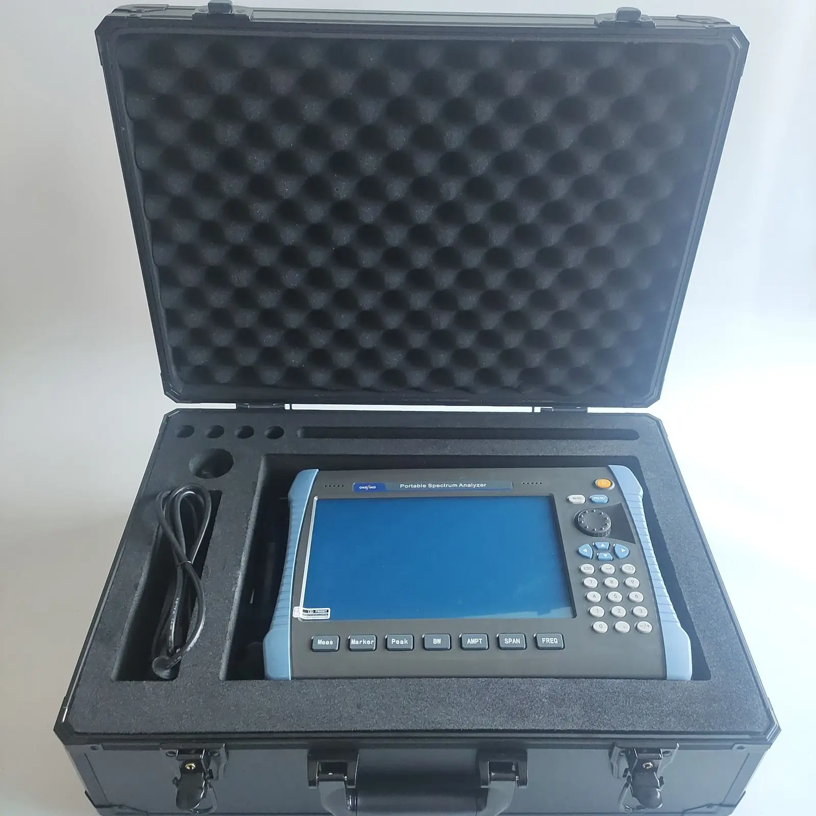 PSA080 frequency range 5KHz up to 8GHz Handheld spectrum analyzer