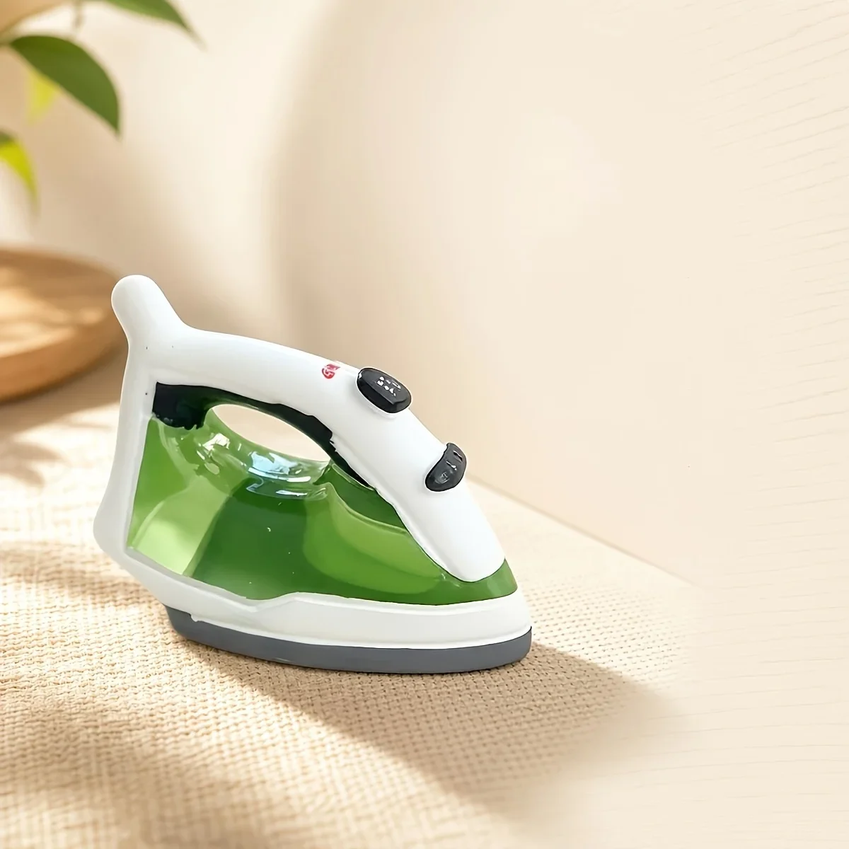 Miniature Simulated Steam Iron Miniature Decoration, Scene Layout Accessory for Miniature Enthusiasts, Decorative Collectible