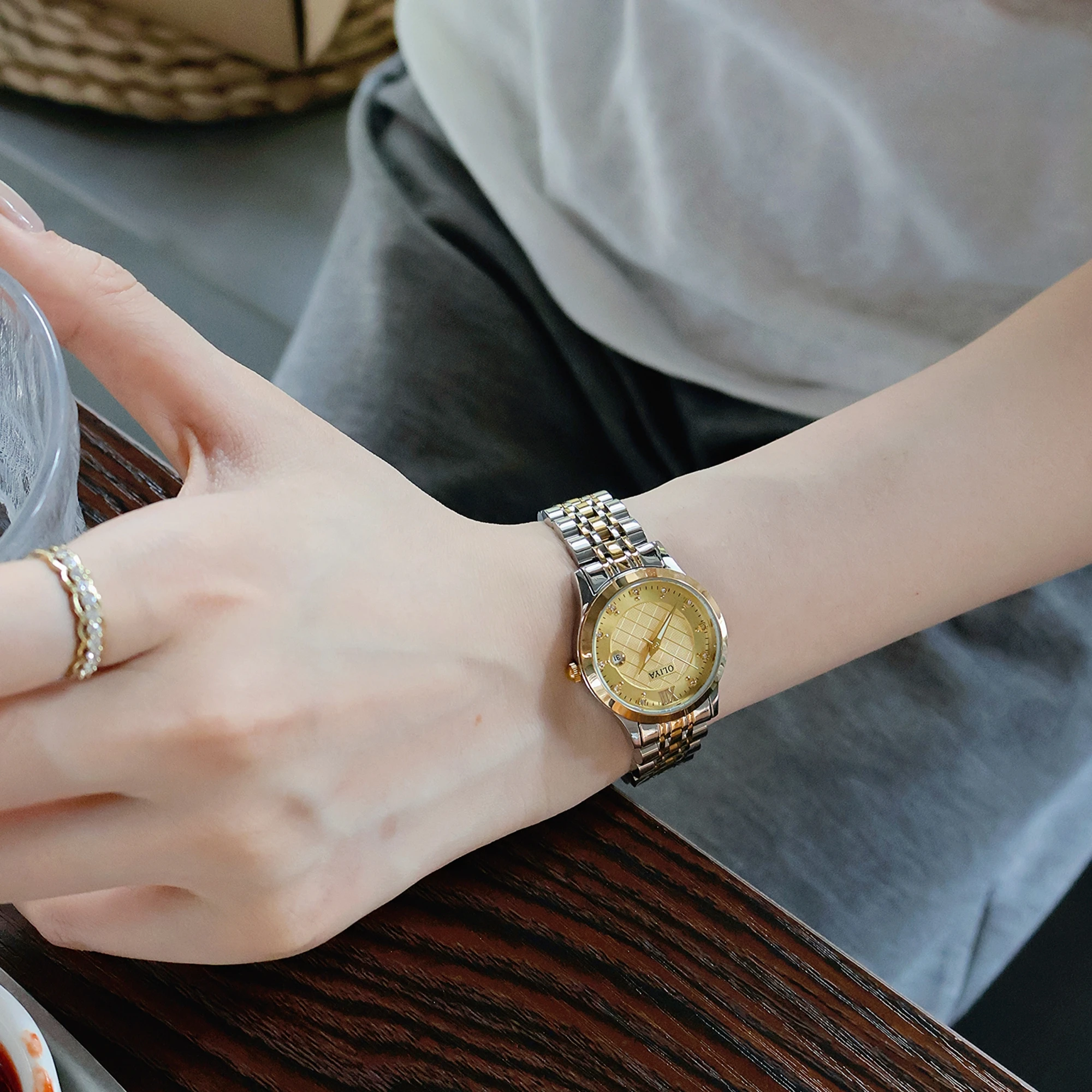 Luxury Two-tone Metal Band Ladies Watch Checkered Gold Dial Crystal Bezel Female Quartz Watch Business Casual Dress Wristwatch