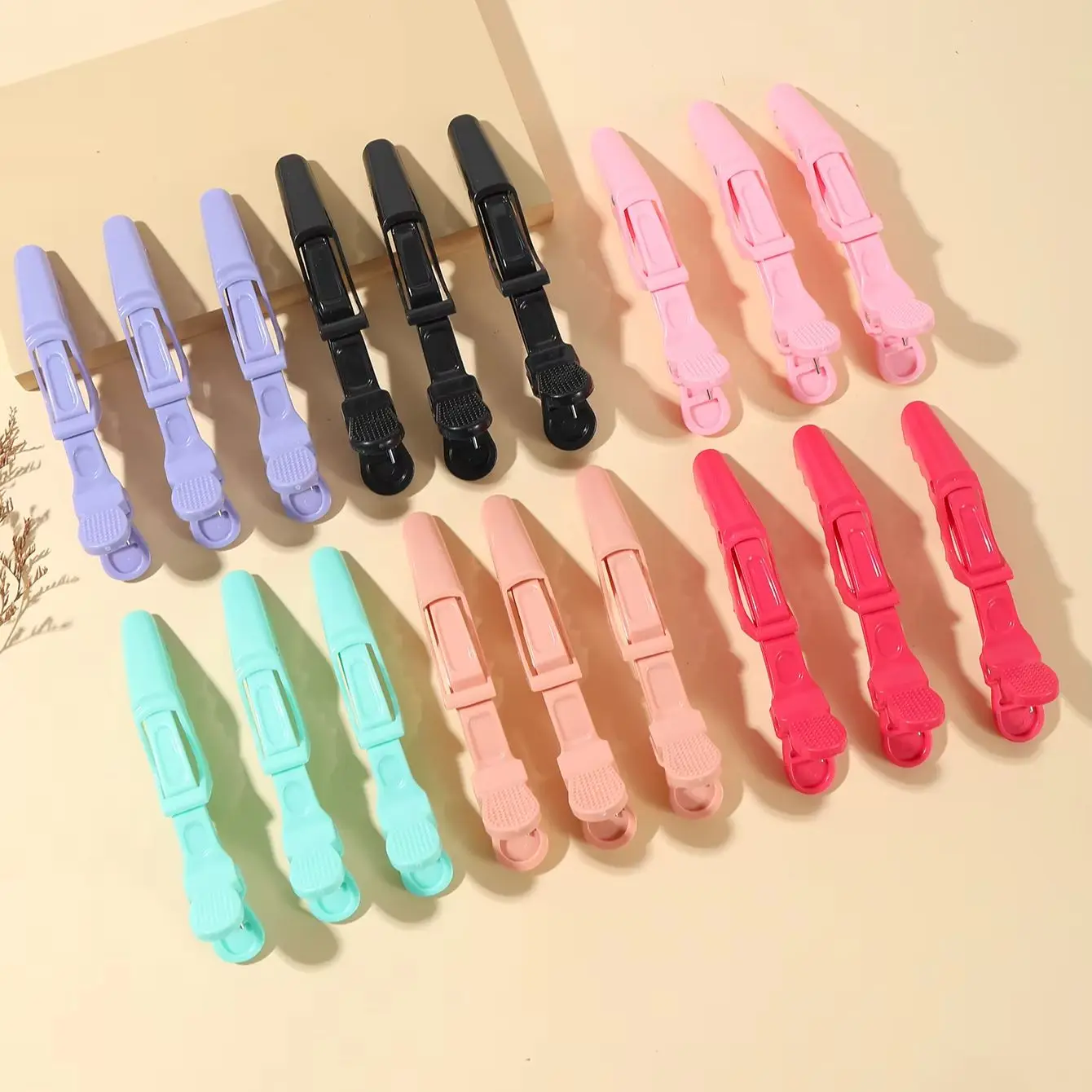 

3pcs professional crocodile clip hair clip, durable PVC material, used for professional hairstyle design and slicing