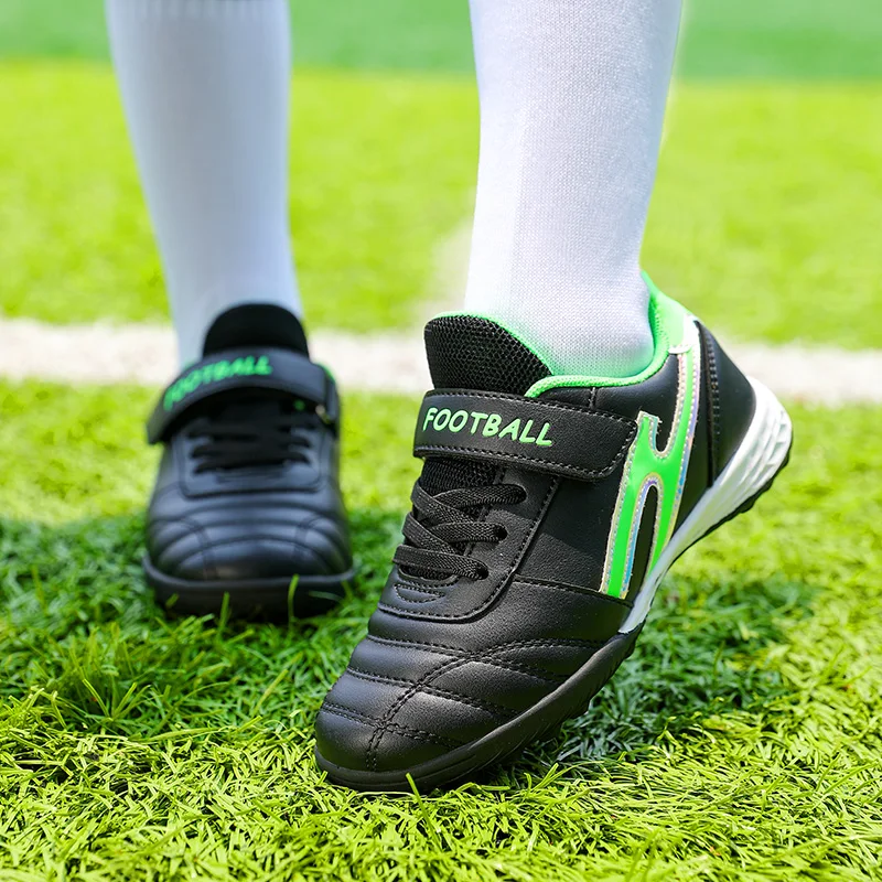 Hot Selling Outdoor Professional Childrens Football Shoes Ankle Protection Comforta Sports Shoes Track and Field Racing Spikes