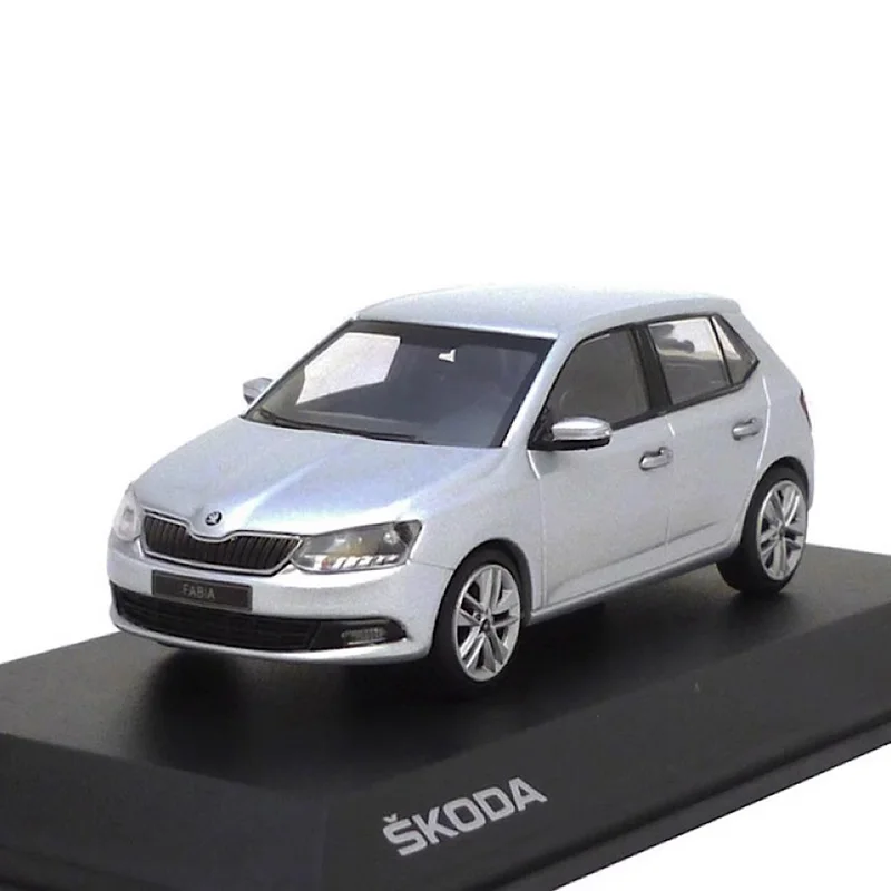 1:43 Scale Skoda Fabia 2015 Alloy Car Model Collection Ornaments Decoration Toy