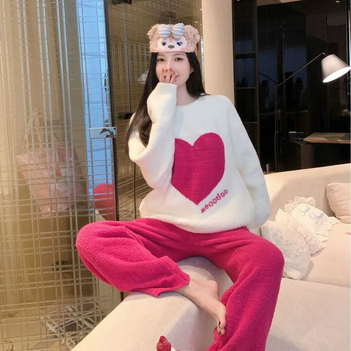Sweet and lovely girl's heart-shaped pajamas, loose fitting round neck pullover, soft and thick, lazy style women's home clothes