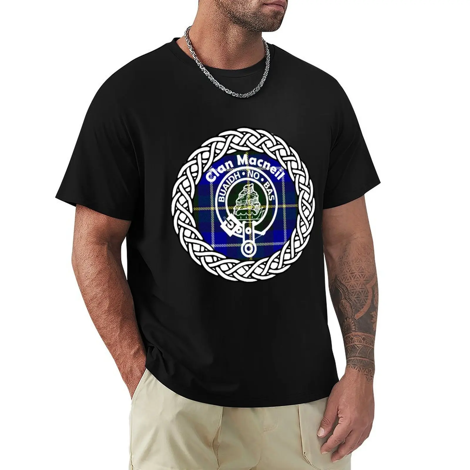 Camiseta com emblema do tartan do clã escocês MacNeil, camiseta com tema de Halloween