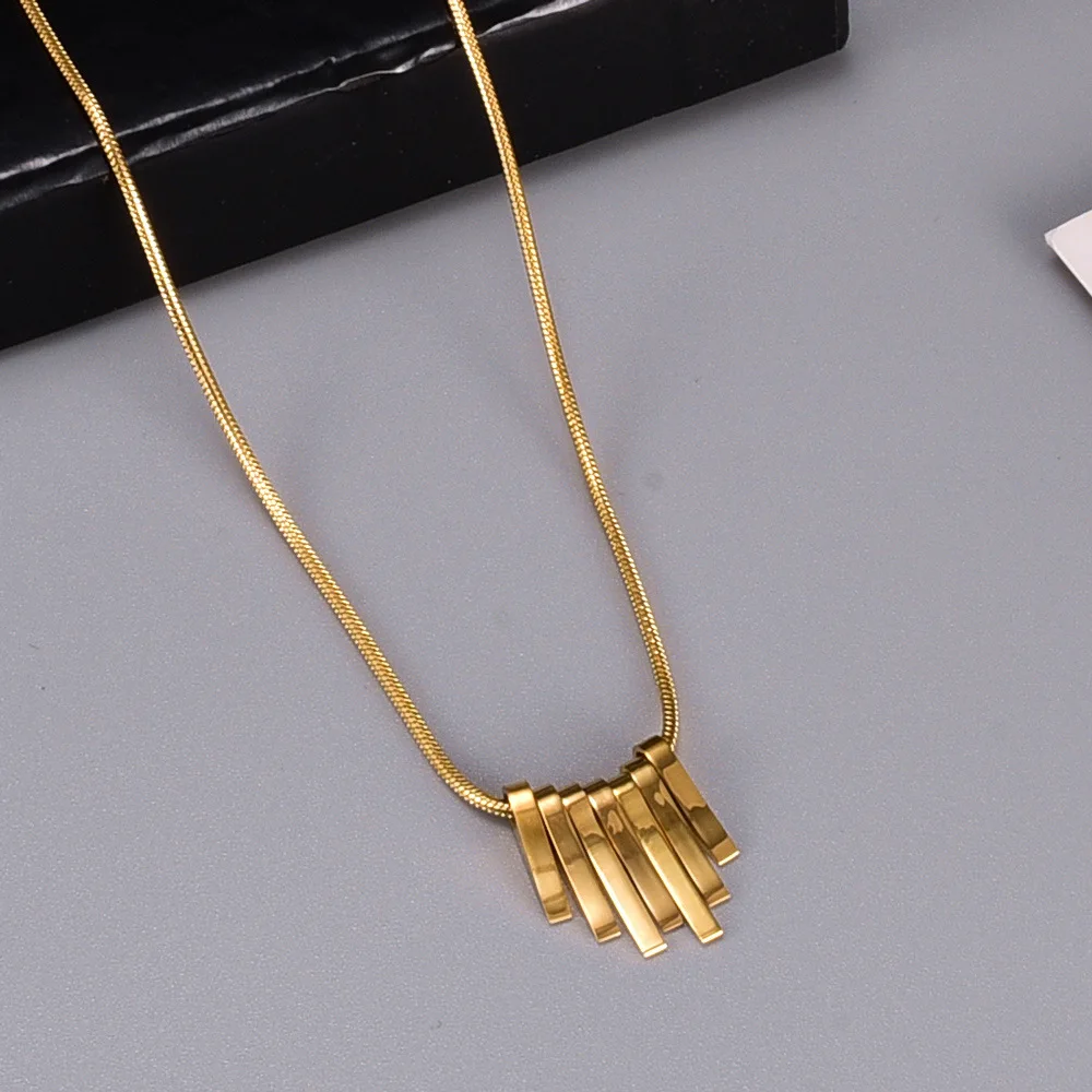 New Plated 18K Titanium Necklace Female Online Celebrity Small Square Clavicle Chain Fashion Design