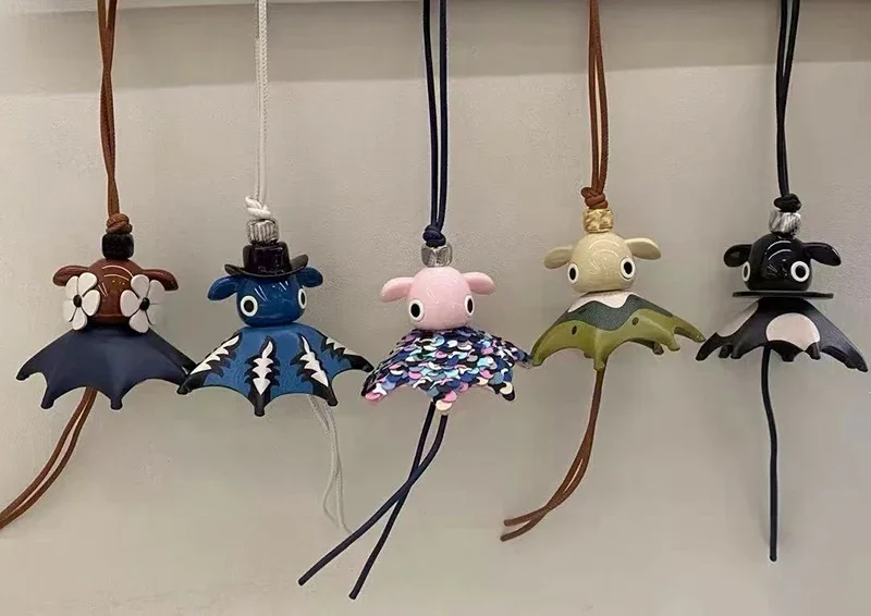 

2025 Fashion Light Luxury Style Advanced Luggage Accessories Keychain Metal Leather Fashion Trend Car Keychain Creativity