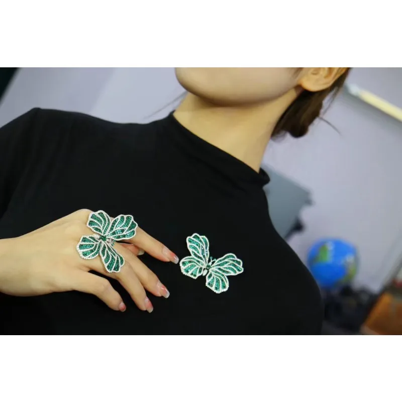 

Ruihe New Arrival 925 Silver Butterfly Ring Brooch Green Blue Red Cubic Zirconia Gemstone Fashion Jewelry Women Christmas Gift