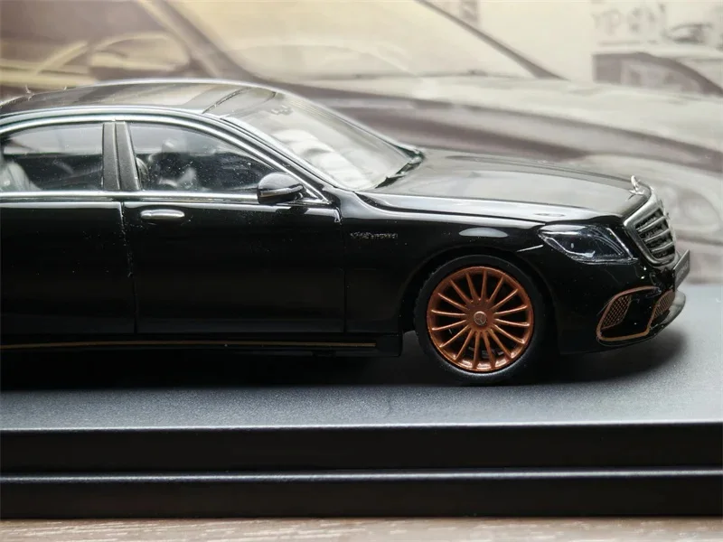 KING MODELO 1:64 S65L W222 Coche modelo negro con interior negro fundido a presión