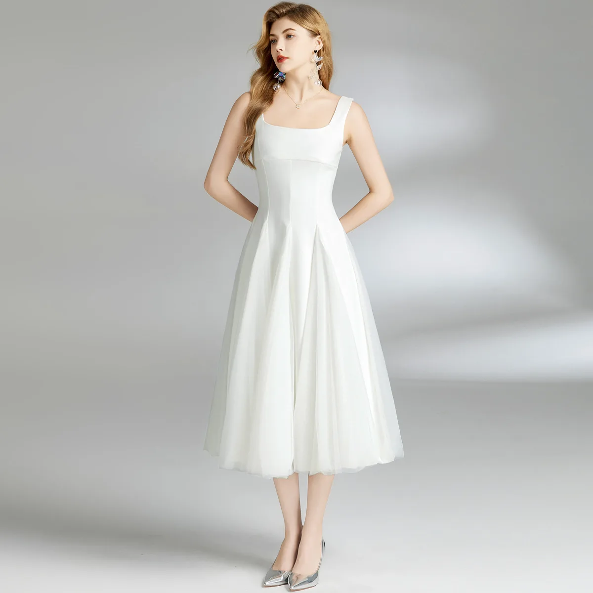 فستان أبيض أنيق بحمالة فرنسية خرافية للنساء فستان صيفي شبكي بياقة مربعة وتنورة بقصة ضيقة للحفلات المسائية