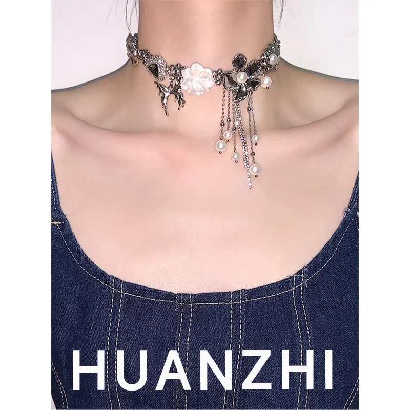 HUANZHI Romantic Elegant Flower Tassel Necklace Metal Butterfly Vintage Faux Pearl Choker Fashion Unisex Jewelry for Women New
