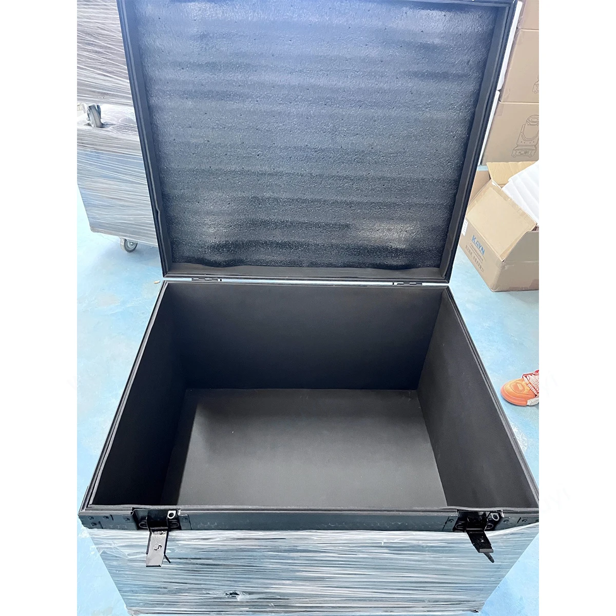 All Black Flycase Customized Aluminum Alloy Flight Case Stage Light Equipment Air Wire Shockproof Box with Wheels
