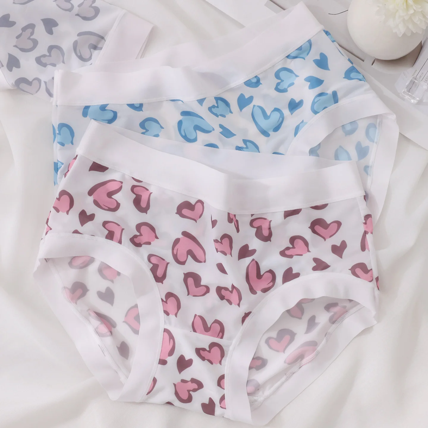 ملابس داخلية نسائية رائعة من الحرير الجليدي 78% بوليستر بطبعة قلب قابلة للتنفس ملابس داخلية صيفية